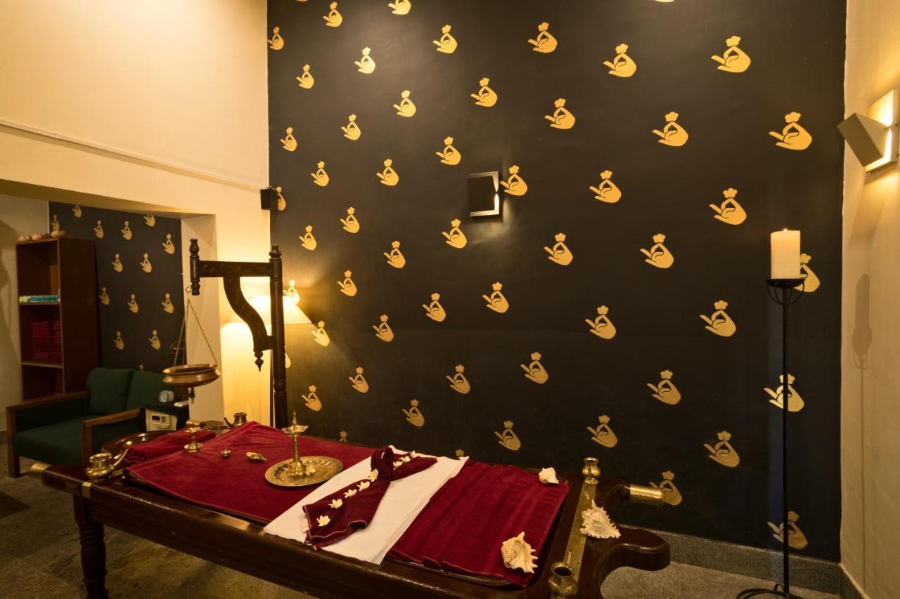 马杜赖遗产酒店 外观 照片 Ayurvedic massage table